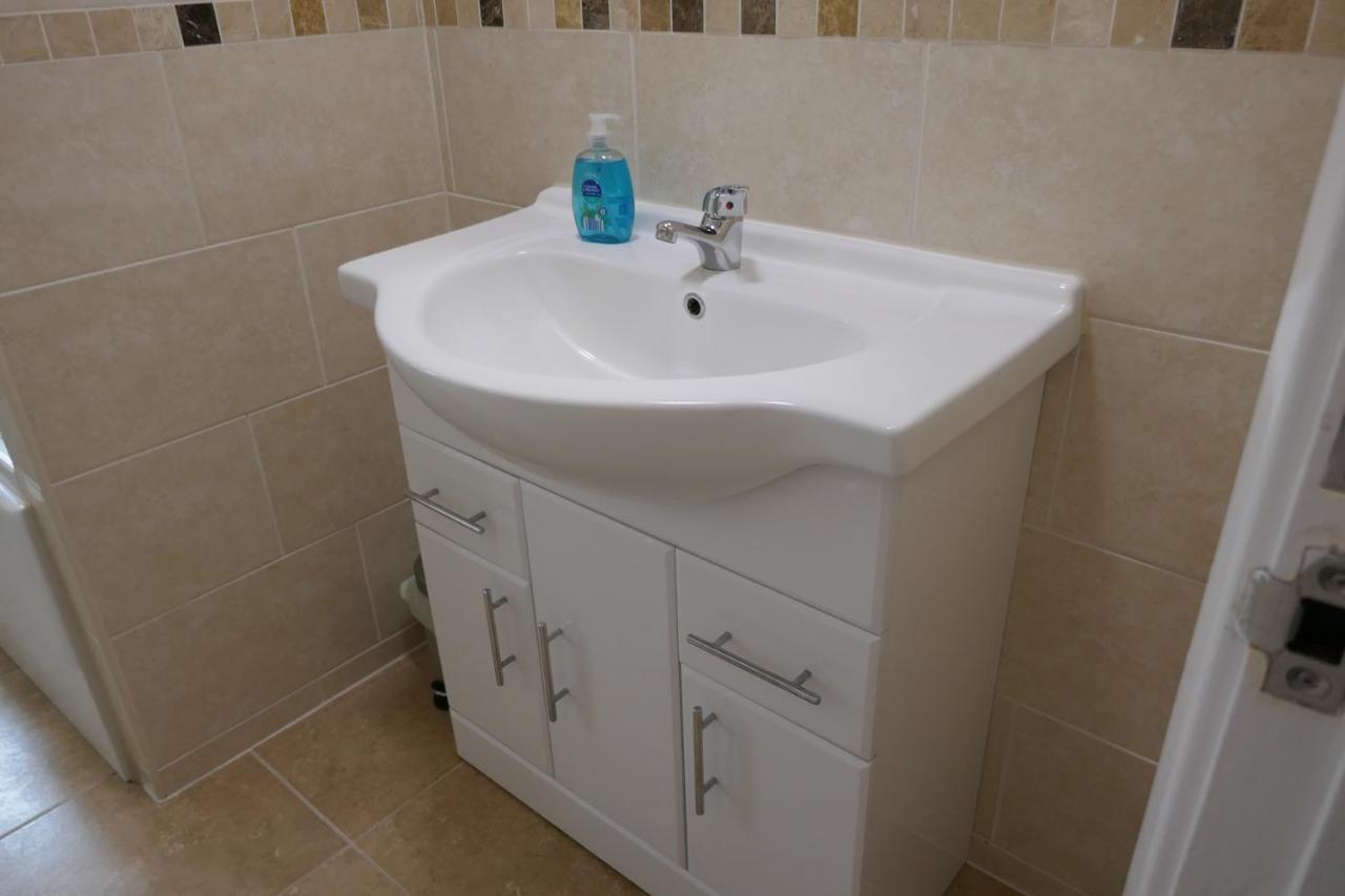 2 Bedroom House Walking Distance To City Centre With Free Parking York Kültér fotó